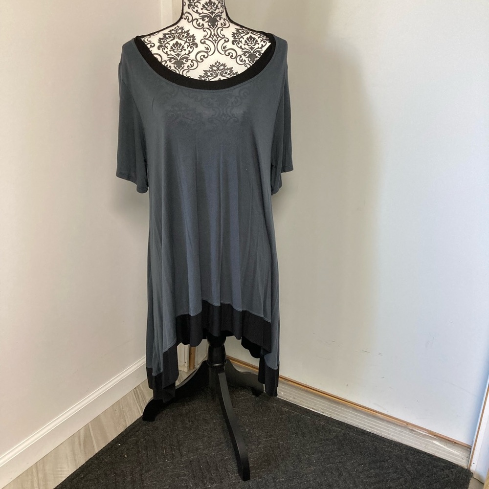 Tagless shirt…guessing it’s a M,  no idea on brand, size, or fabric content!